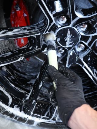 Detaily dělají rozdíl. 🔍✨ Když chceš posunout čištění auta na vyšší level, tenhle štětec je přesně to, co ti chybělo....